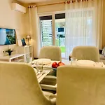 アパート Valamar Garden